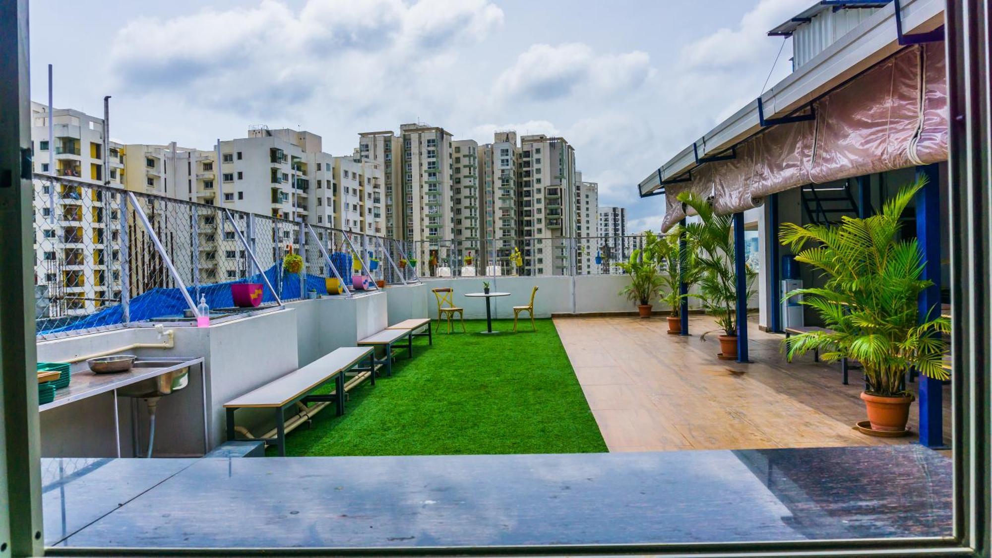 Local Colive Sarjapur Aparthotel Bangalore Exteriör bild